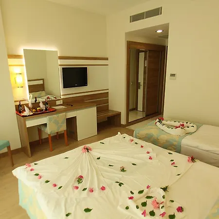 Merve Sun & 4* סייד